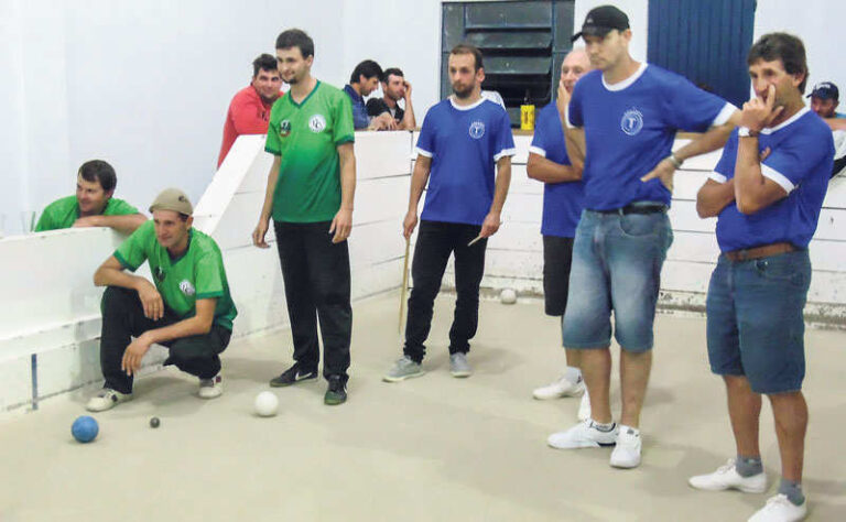 Bocha Noturno inicia jogos semifinais