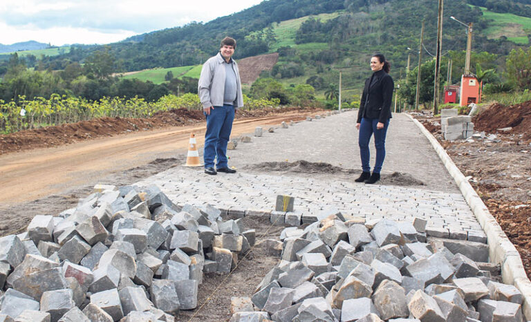 Distrito de Forqueta recebe calçamento