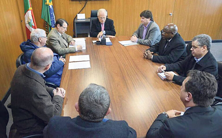 Executivo entrega ofício com demandas de empresas locais para governo do Estado