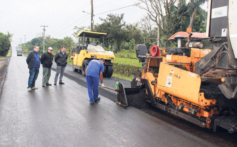 Executada etapa de pavimentação asfáltica da VRS 482