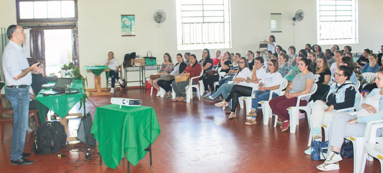 ESF Aimoré promove encontro entre gestantes e profissionais da saúde