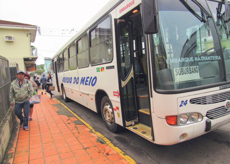 Nova grade de horários e mudança no itinerário começam segunda-feira
