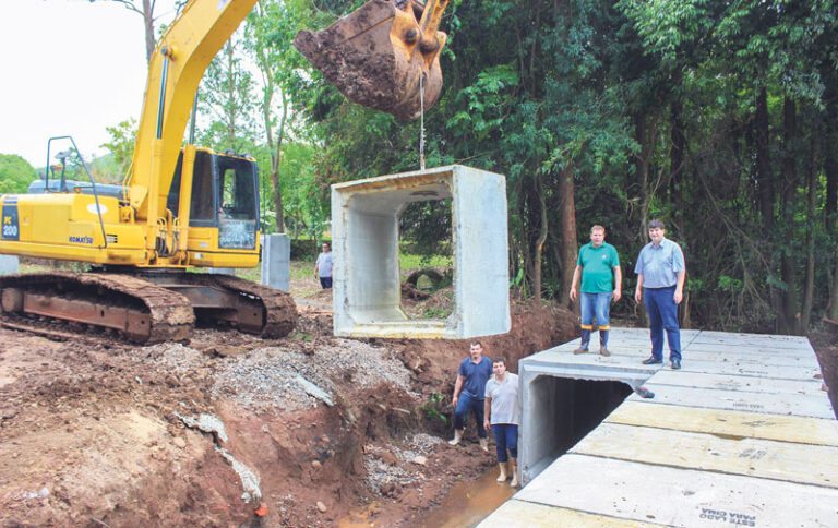 Nova galeria pluvial prepara rua Dona Rita para receber asfalto