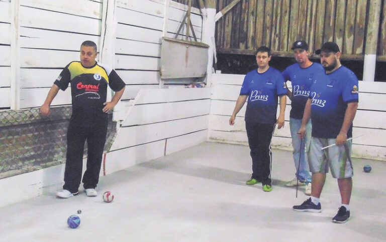 Bocha Noturno realiza duas partidas semifinais