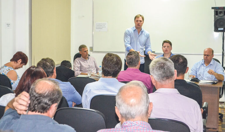 Deputado recebe demandas do Vale em assembleia da Amvat