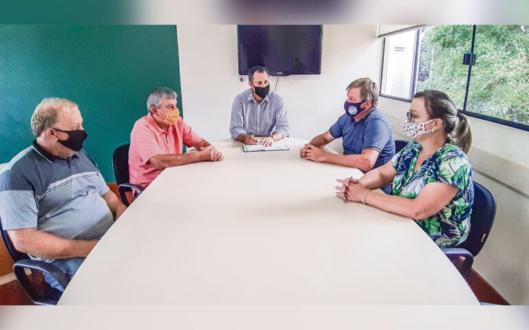 Prefeitos buscam parcerias para dar sequência ao asfaltamento