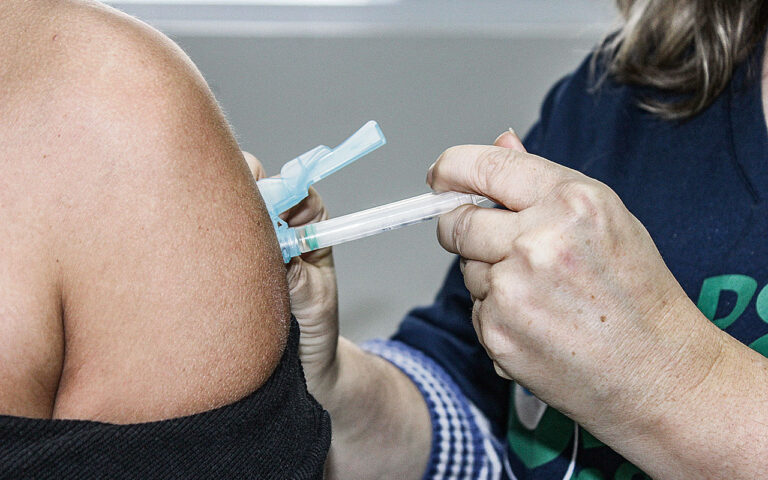 Vacinação da gripe inicia pelas crianças e idosos ficam para a segunda etapa