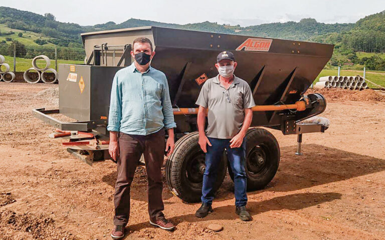 Município inicia terraplanagens e adquire novos equipamentos