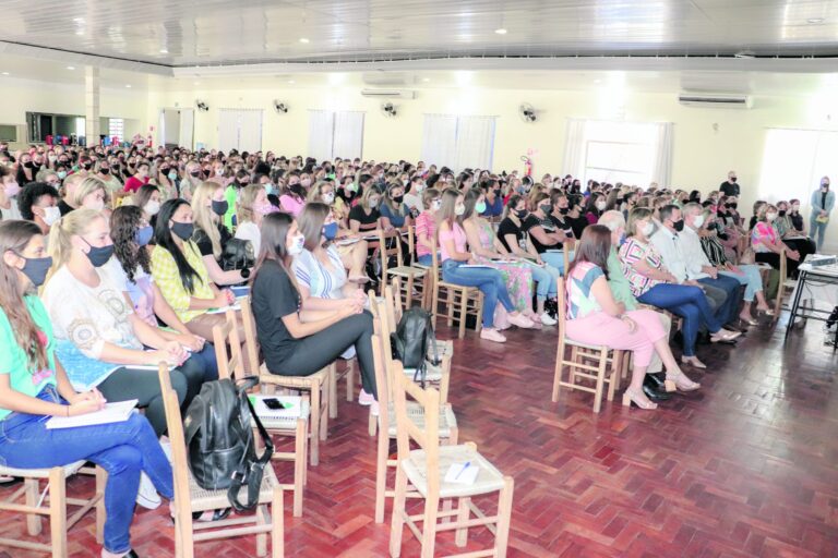 Profissionais da educação se preparam para o retorno às salas de aula