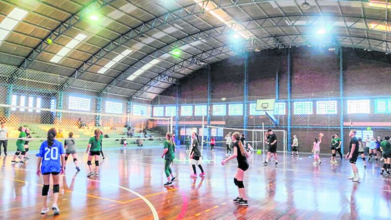 Jovens de Arroio do Meio trocam as telas por música, dança e esportes