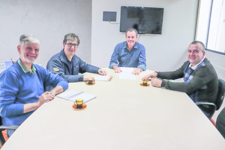 Emater apresenta sistema de acompanhamento de serviços ao Executivo