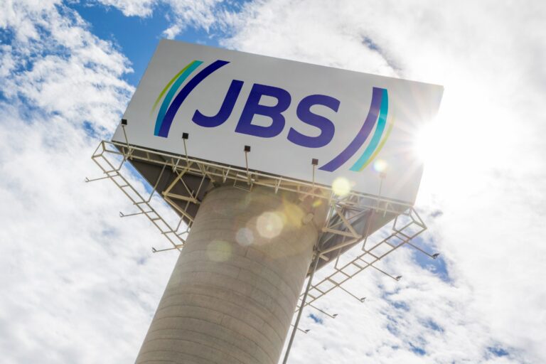 JBS apresenta proposta de R$ 200 milhões por fábrica de suínos da Languiru
