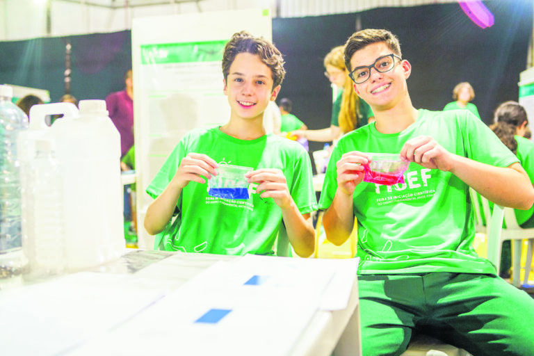 Alunos do Colégio Bom Jesus/São Miguel são destaque em iniciação científica