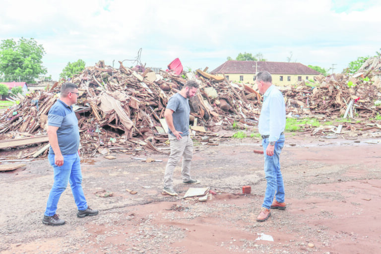 Municípios e Secretaria Estadual do Meio ambiente definem cronograma de recolhimento de entulhos