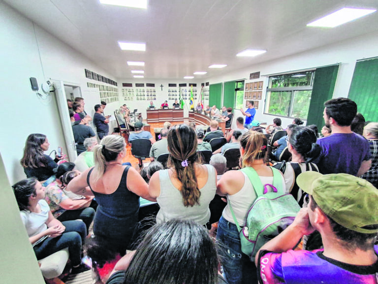 Vereadores aprovam liberação de duas áreas para construção de 24 moradias aos atingidos pela enchente