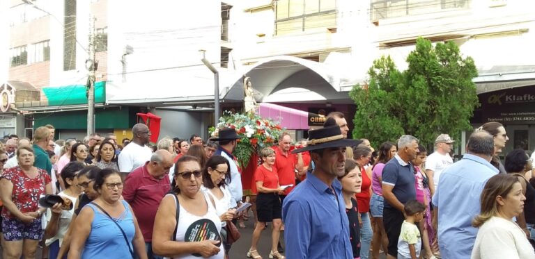 Milhares de pessoas de Venâncio Aires e região marcam presença na procissão da 148ª Festa de São Sebastião Mártir