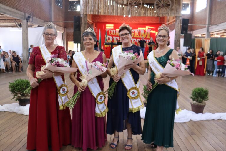 Zélia Dutra é a Rainha da Terceira Idade de Arroio do Meio