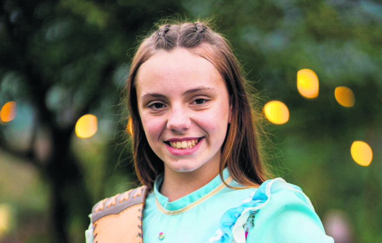 Giovanna Fuhr representa CTG na 53ª Ciranda Estadual de Prendas