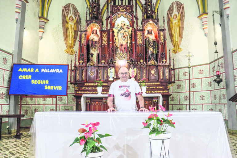 Padre Alfonso Antoni leva fé e auxilia comunidades há 30 anos