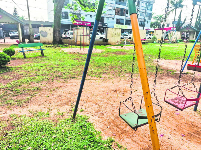 Codemam e Rotary realizam ações para revitalizar praça da Educação