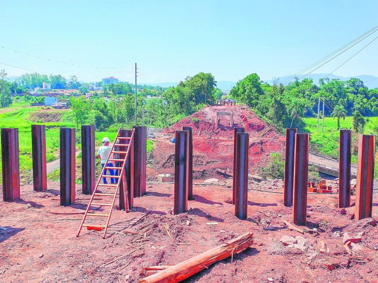 EGR conclui a colocação das estacas cravadas na ponte da ERS-130