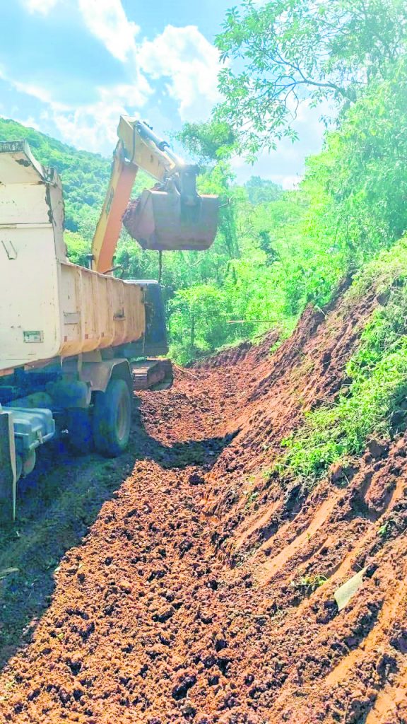 SÃO ROQUE: Município desobstrui estrada bloqueada desde maio