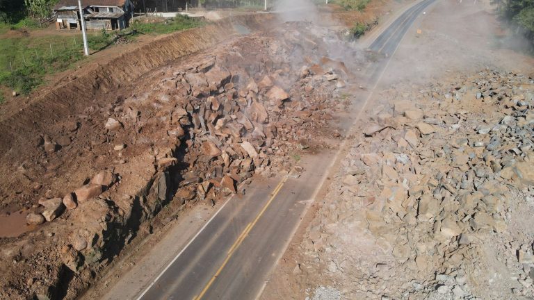 Programação semanal de detonações de rocha na BR-386