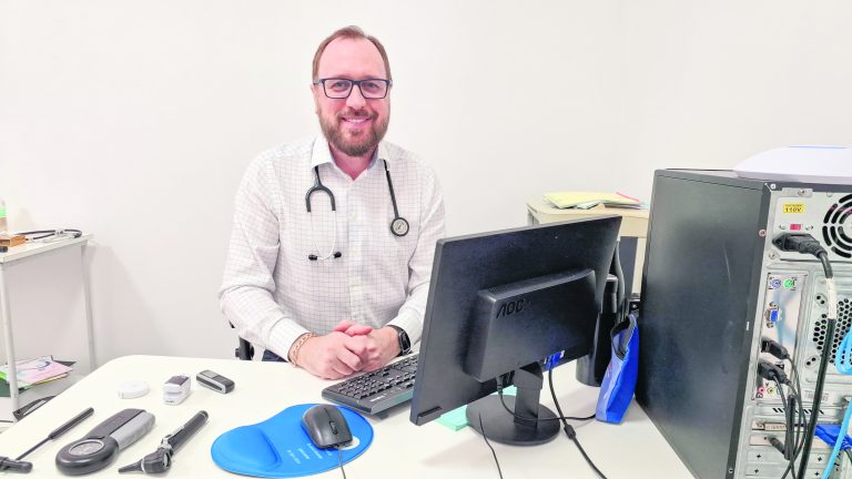 Pouso Novo investe no cuidado com a saúde do idoso com profissional geriatra