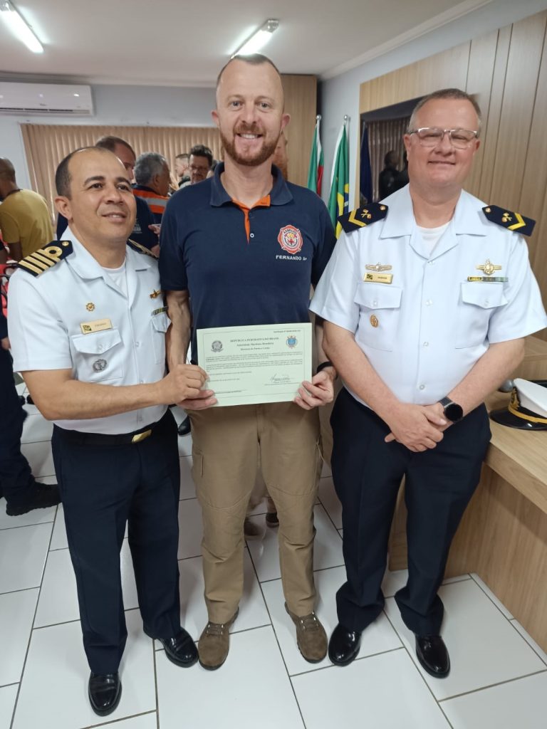 Fernando Kuhn recebe certificação para pilotar embarcações públicas