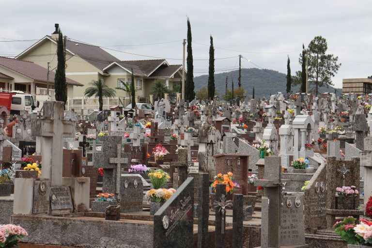 Fé, memória e cuidado marcam o Dia de Finados em Arroio do Meio