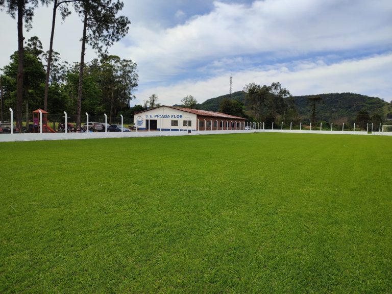 Sociedade Esportiva Picada Flor reconstrói sede