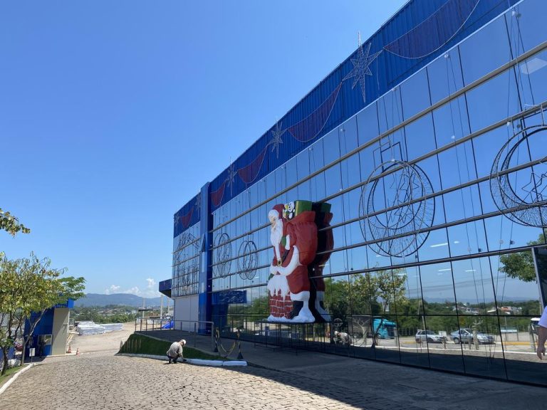 Grupo Tholl apresenta o espetáculo Cirquin na abertura do Natal Iluminado Girando Sol